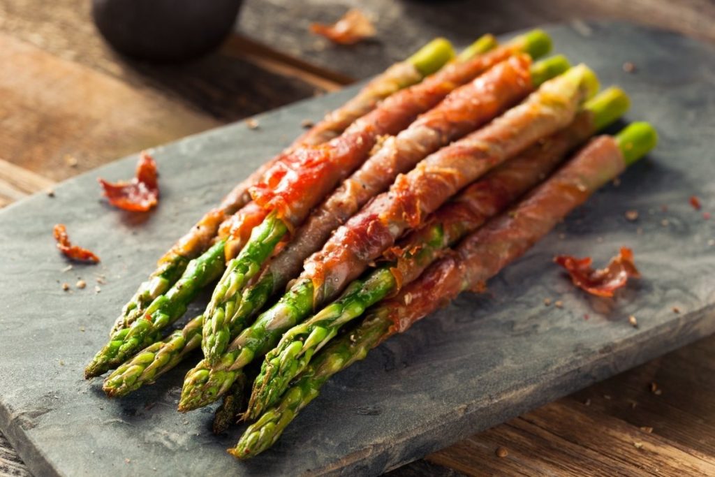 Asparagus wrapped in bacon - what does asparagus taste like