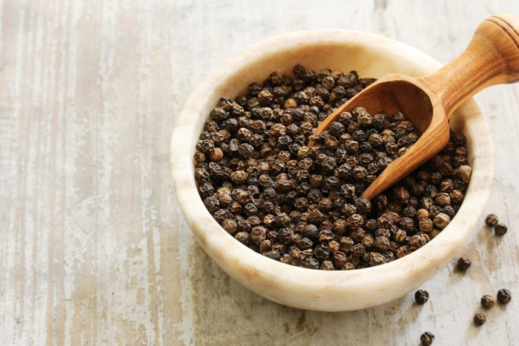 4 Best White Pepper Substitutes for Cooking (Updated 2024)