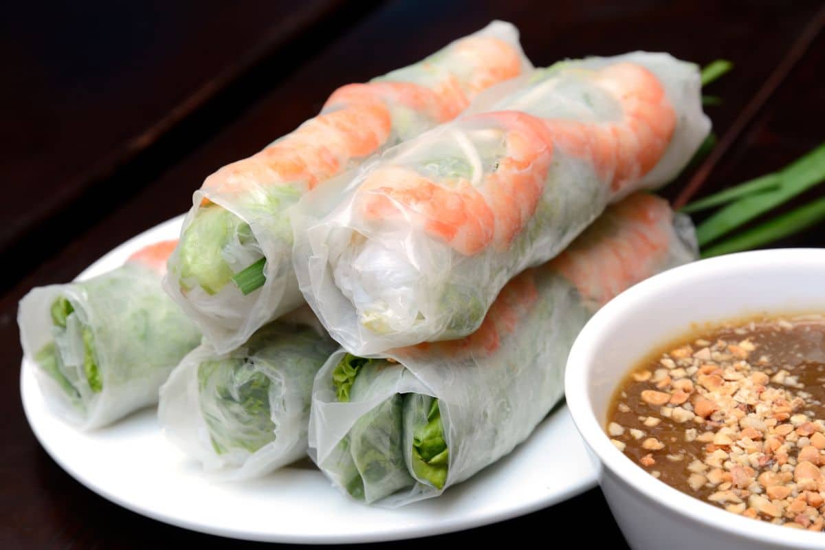 Vietnamese spring rolls in rice paper - spring roll vs egg roll whats the difference