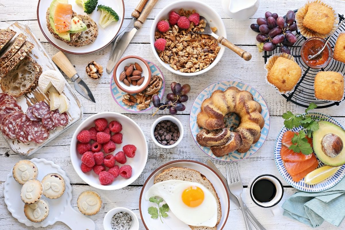 What is the Difference Between Breakfast and Brunch? (updated 2023