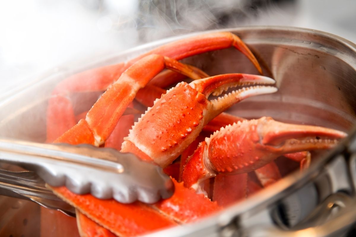 How to Reheat Crab Legs on the Stove