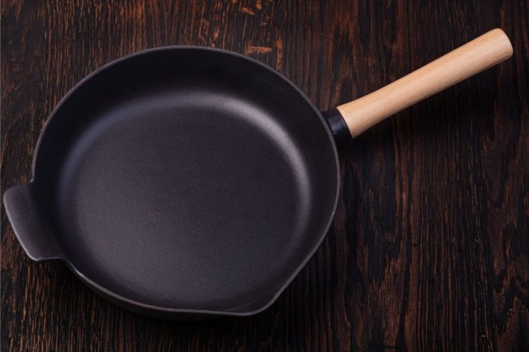 Carbon Steel vs Stainless Steel Pans: What's the Difference? (Updated 2024)