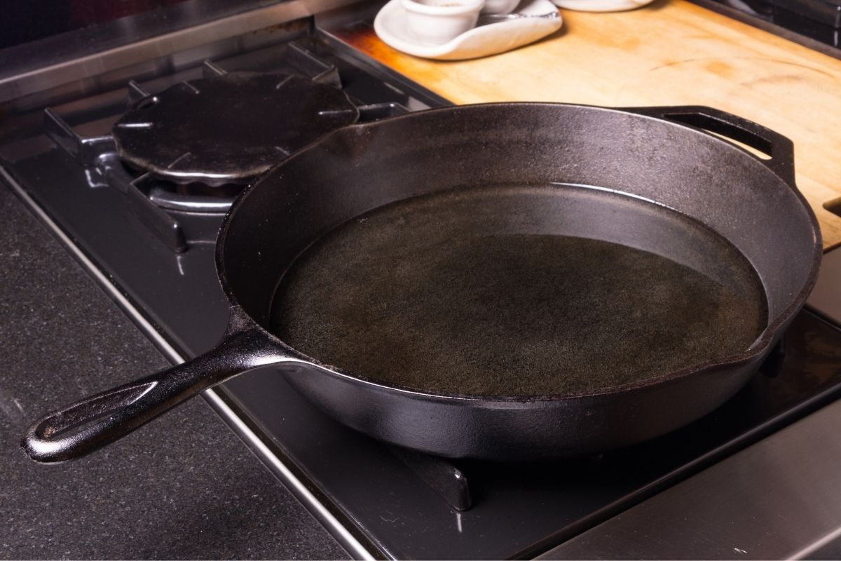 Skillet vs Frying Pan: What's the Difference? 