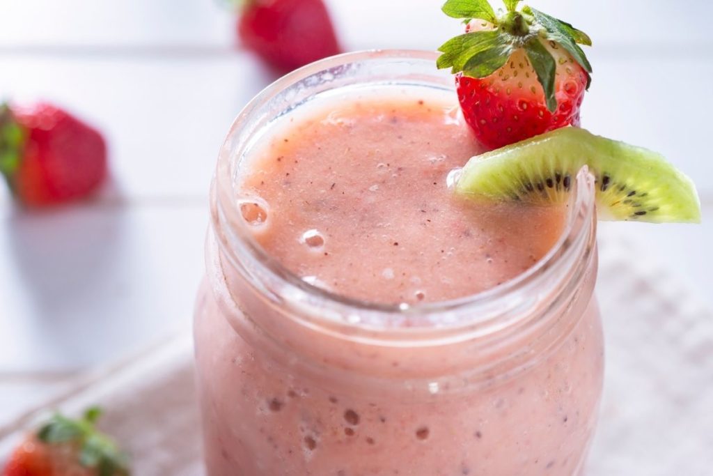 Smoothie King Strawberry Kiwi Breeze Recipe (Copycat) (Updated 2024)