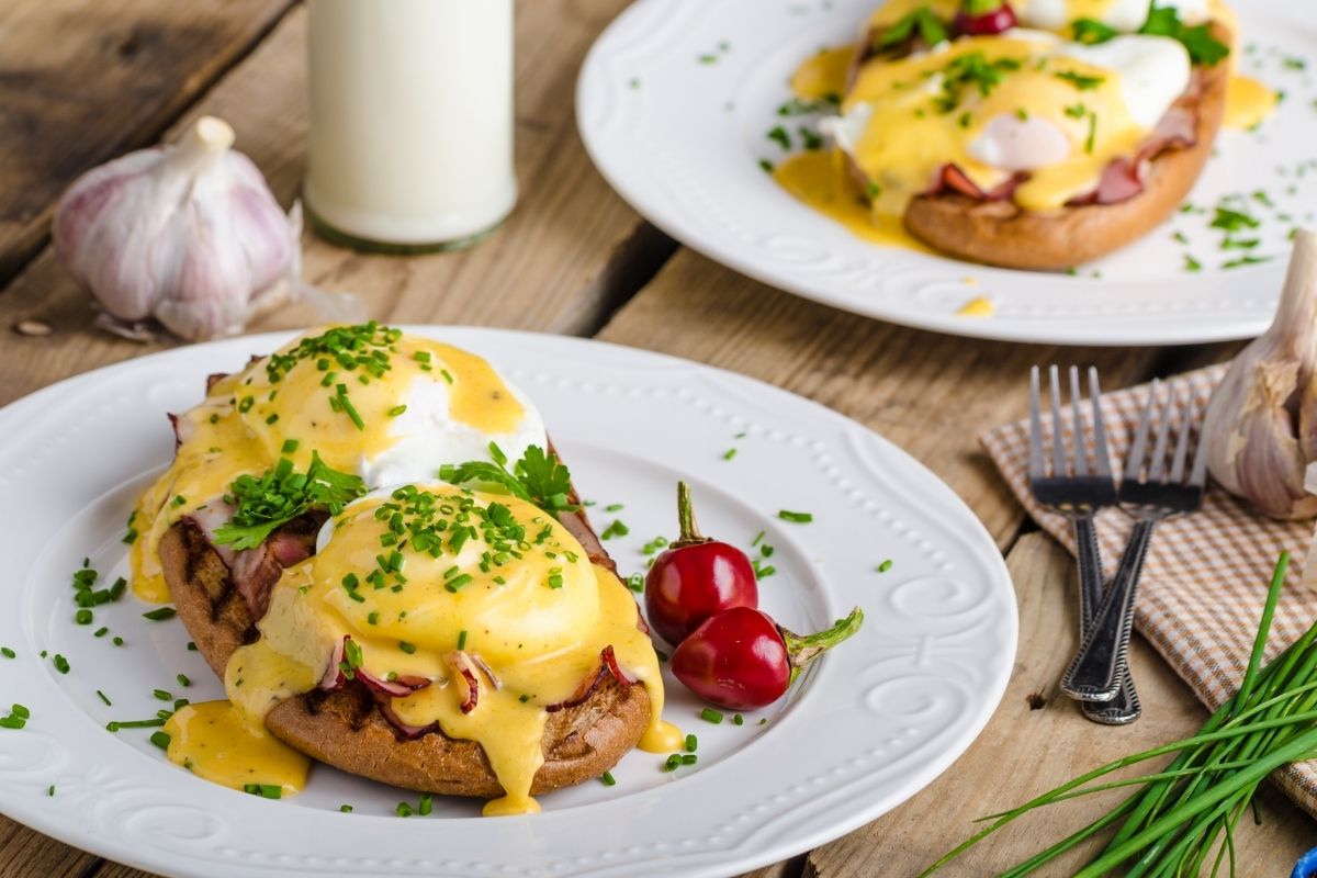 11 Best Sides To Serve With Eggs Benedict Updated 2023