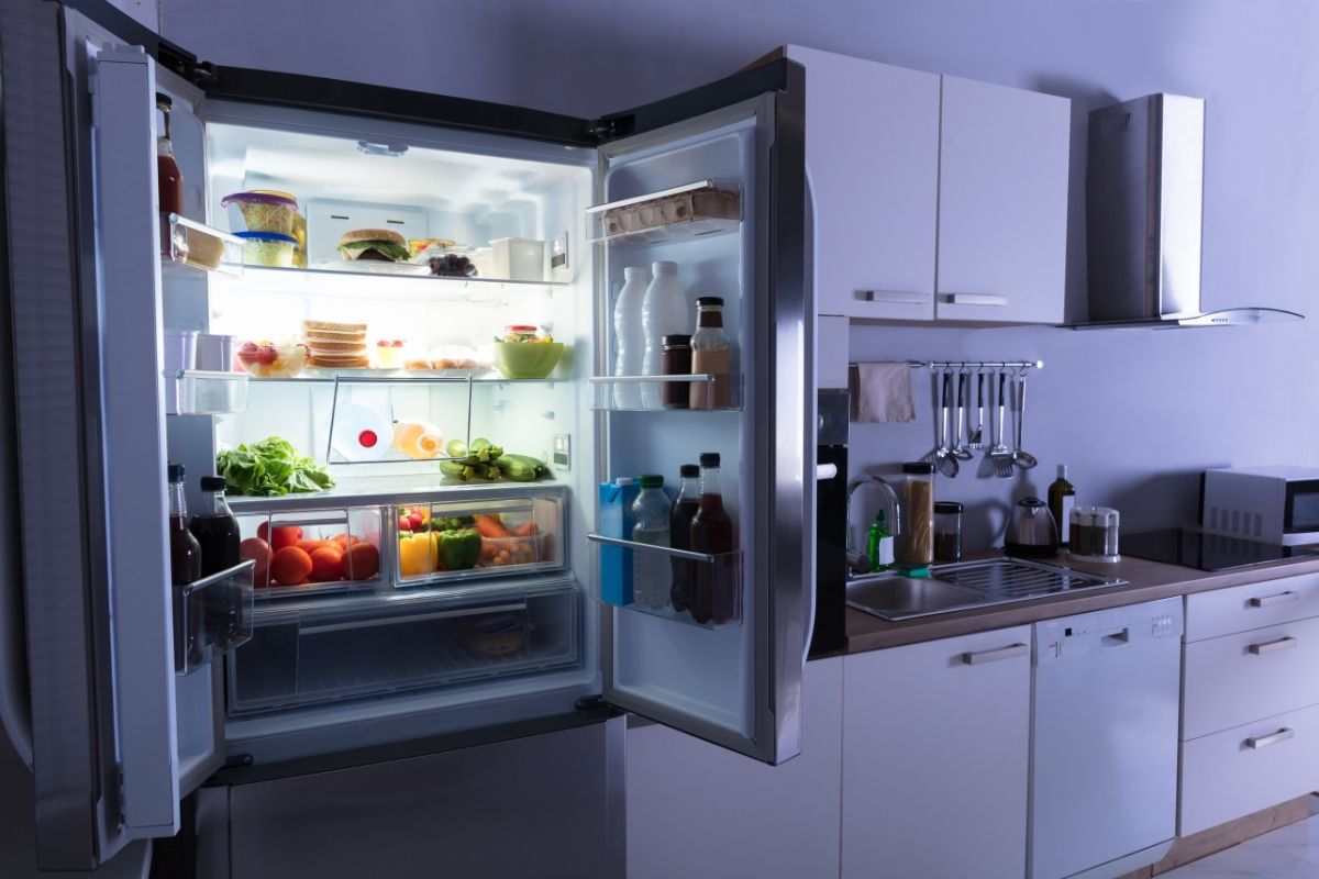 hvor lang tid tager det for et nyt Køleskab at køle ned