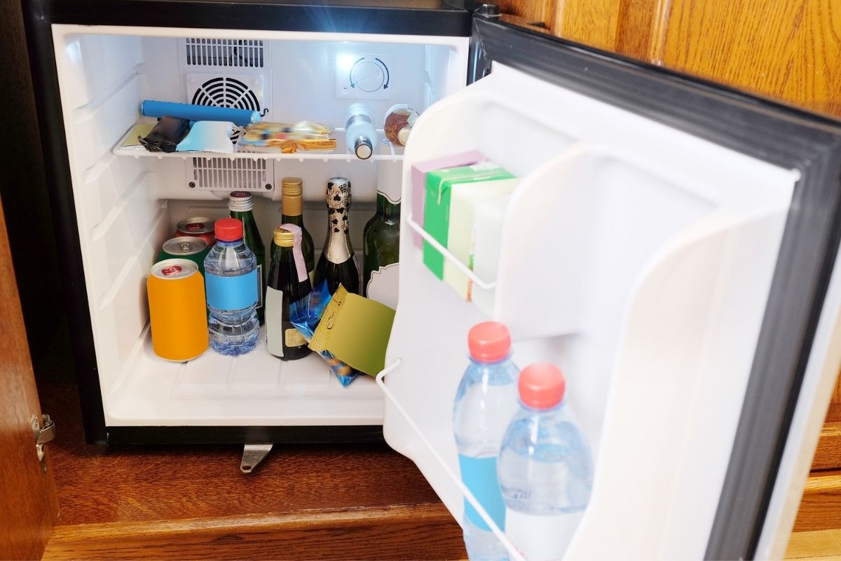 small refrigerator for water bottles