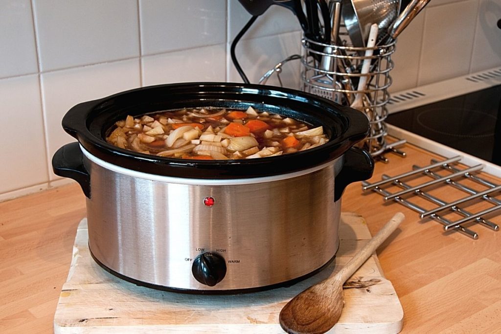 Slow Cooker Temperatures Guide on Different Settings (2024)