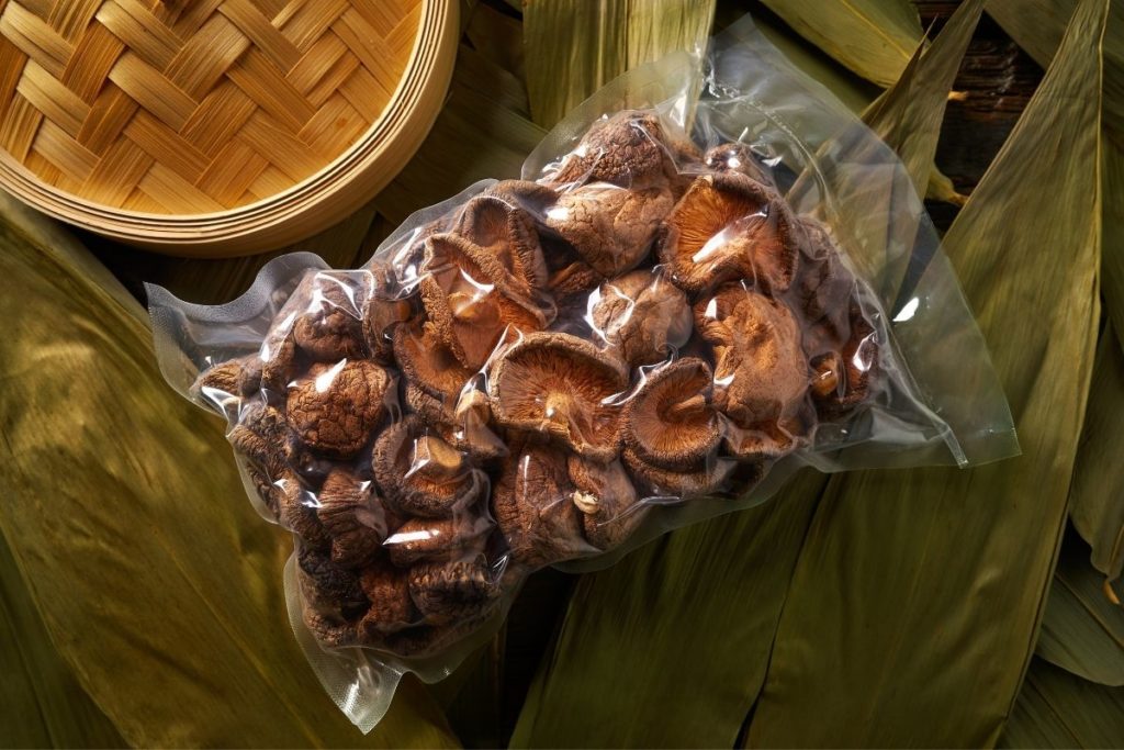 do you need to soak fresh shiitake mushrooms