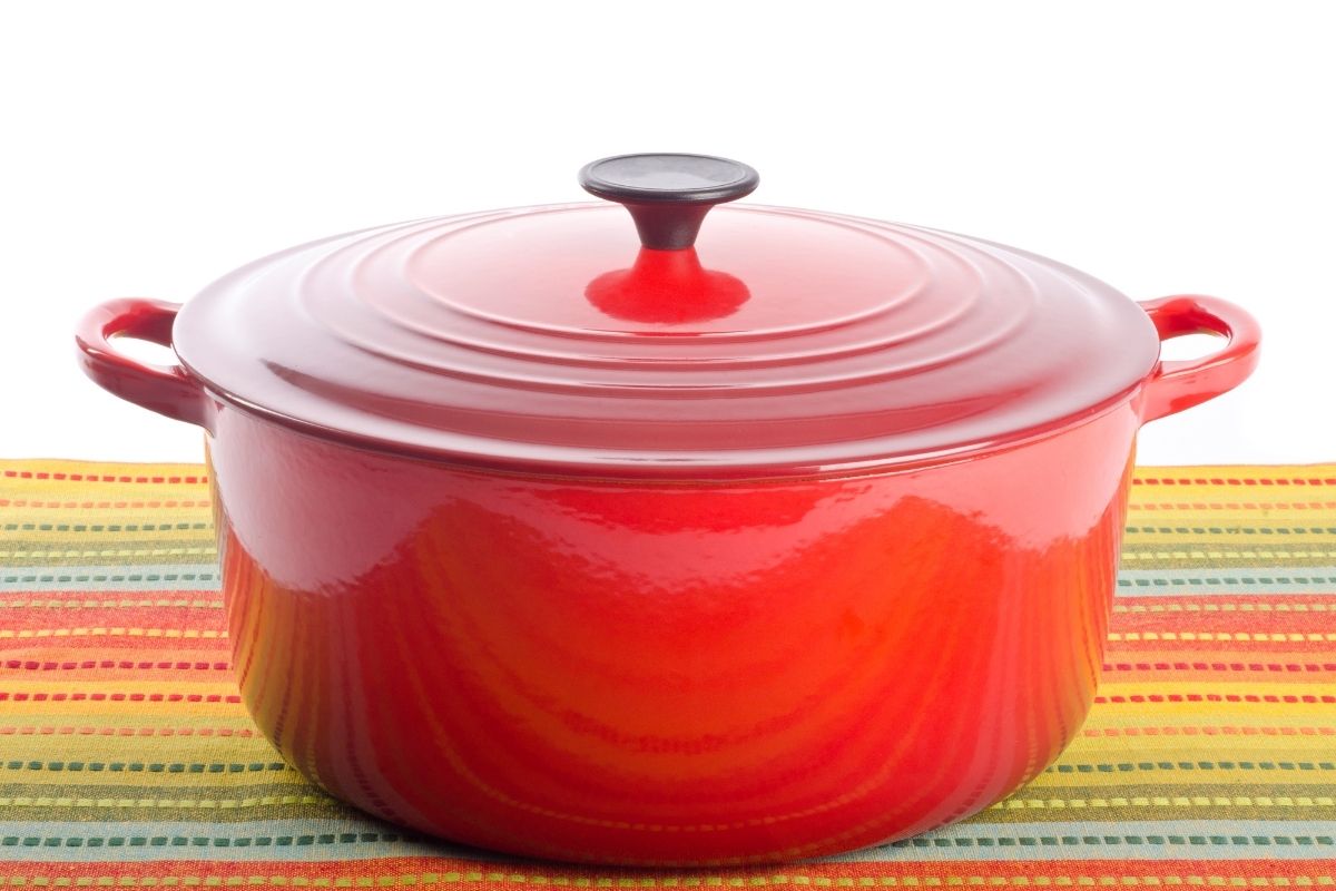 7 Best Dutch Oven Substitutes for Cooking (Updated 2024)