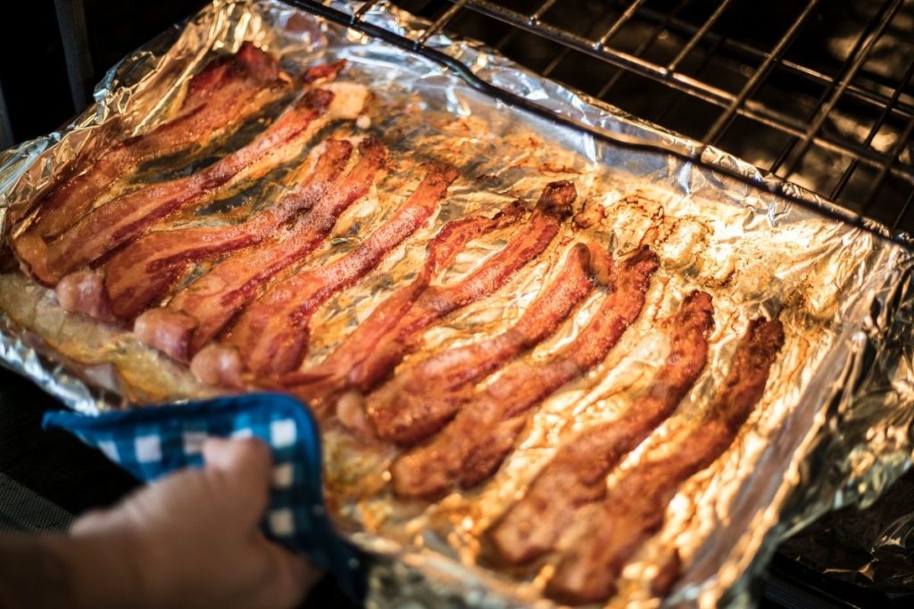 How to reheat bacon in the oven