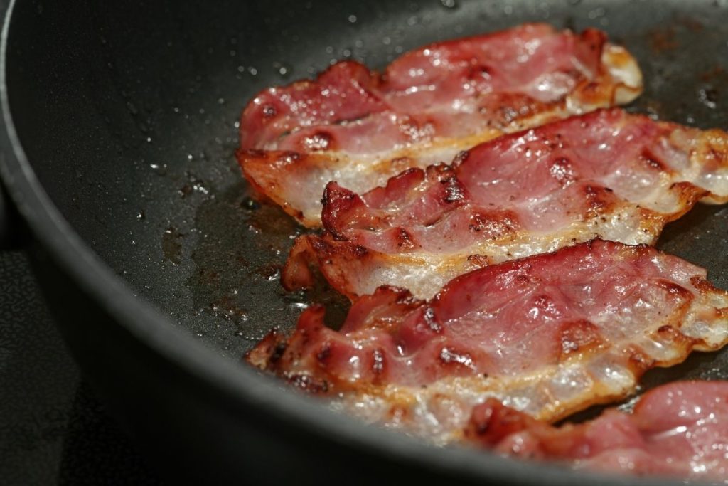 How to reheat bacon in a Skillet
