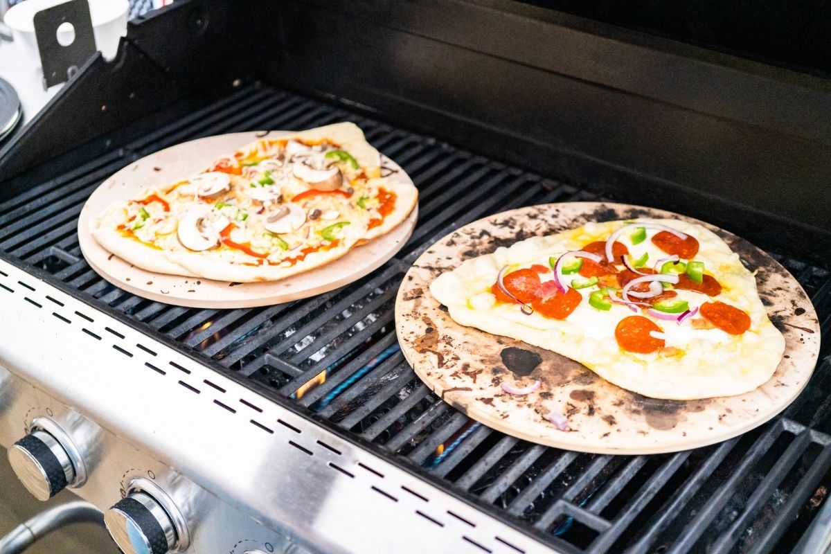 How to Reheat Pizza on the Grill