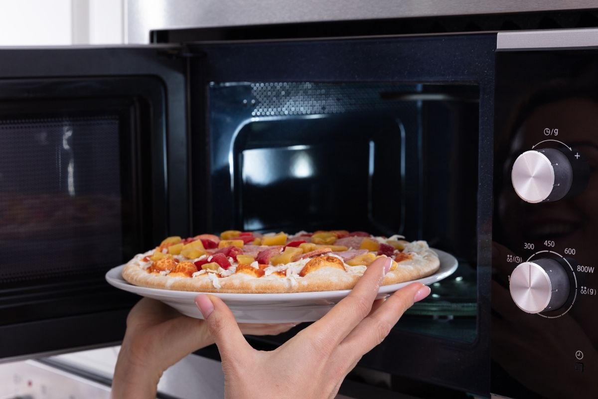 How to Reheat Pizza using a Microwave