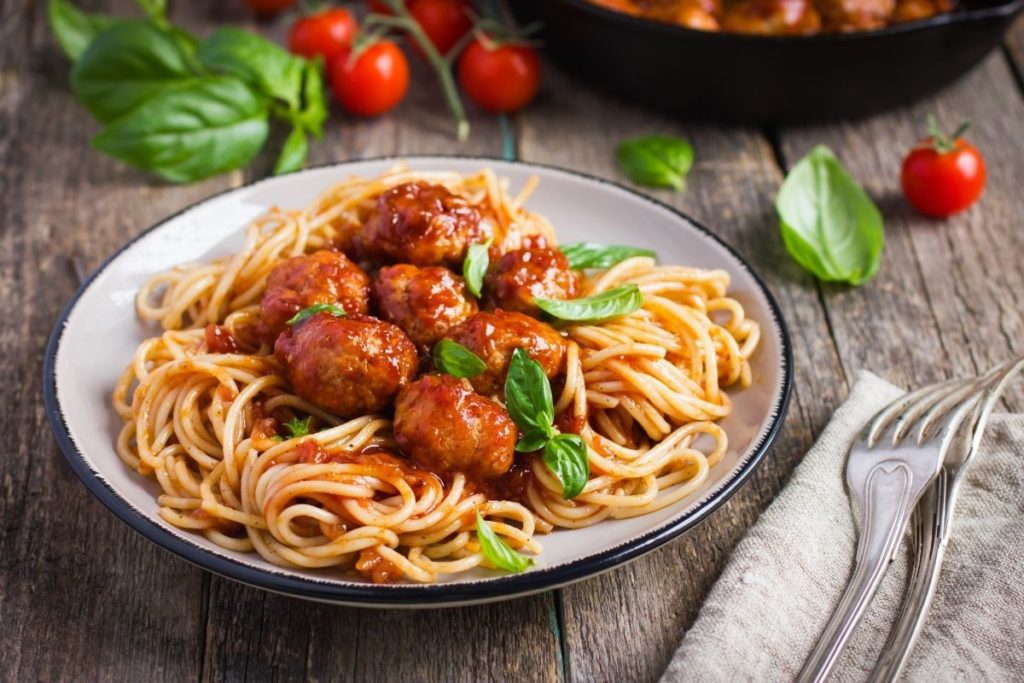 Pasta mit Fleischbällchen