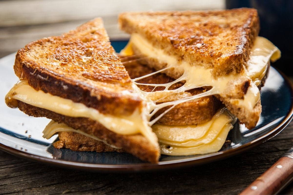 13 Best Sides to Serve With Grilled Cheese (Updated 2024)