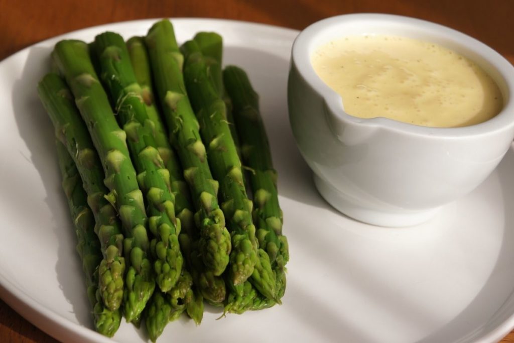 Spargel mit Sauce Hollandaise