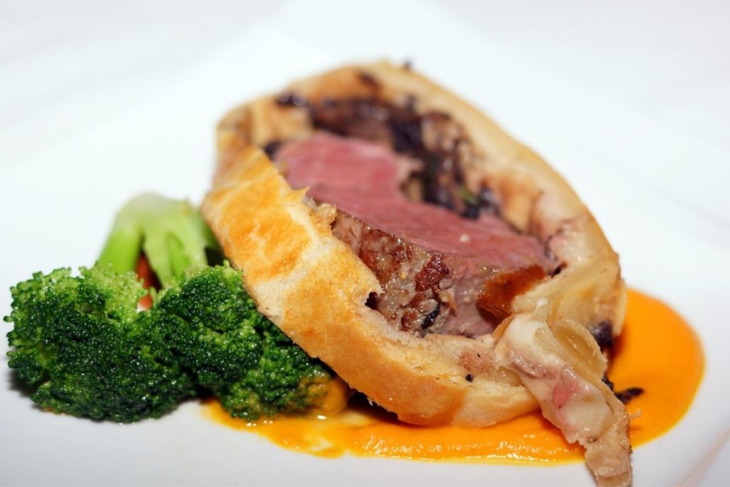 brócolis com carne Wellington