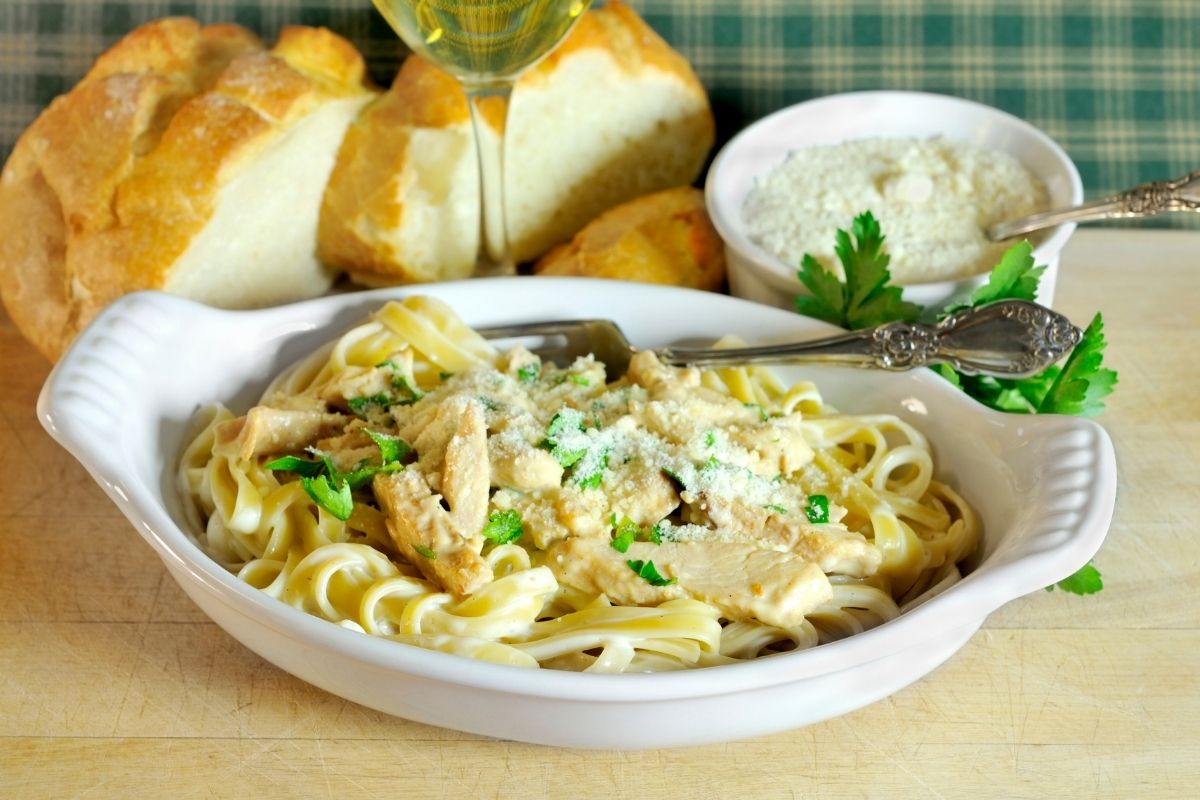 How To Reheat Fettuccine Alfredo: 3 Best Ways (Updated 2024)