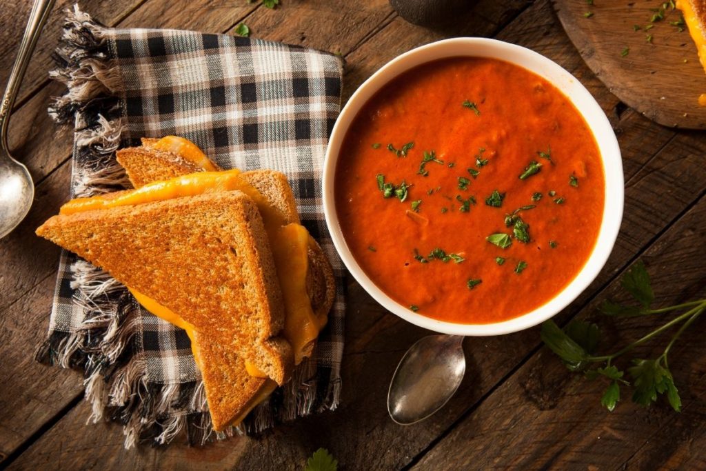 What To Eat With Tomato Soup