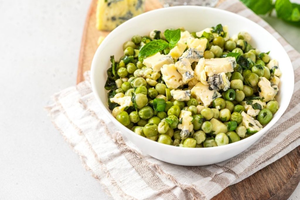 Gnocchi side dish of green peas with butter