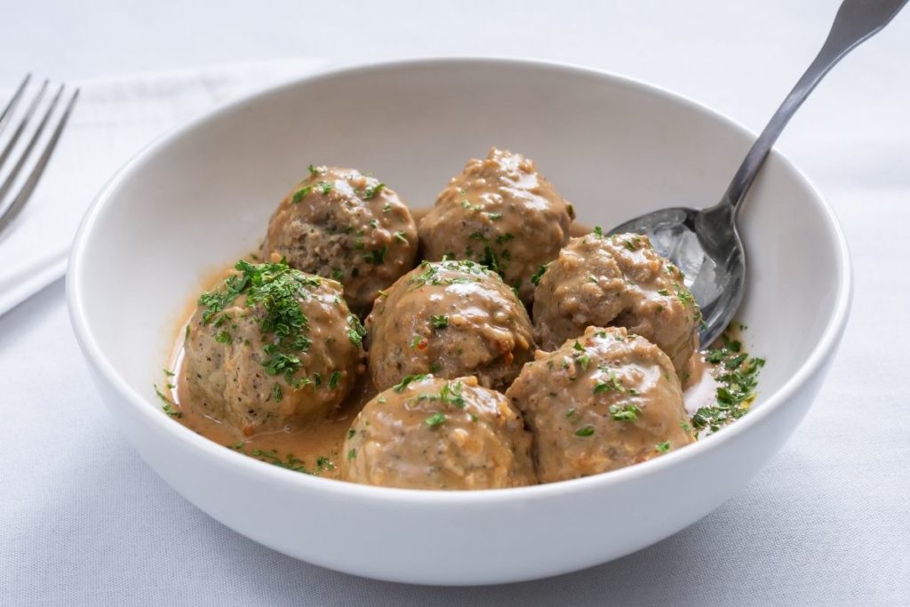 Meatballs and Gravy - What to Serve with Mashed Potatoes