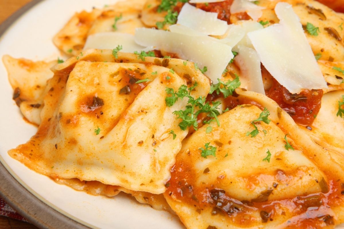 What Sauce To Serve With Spinach Ravioli: 4 Best Sauces (Updated 2024)