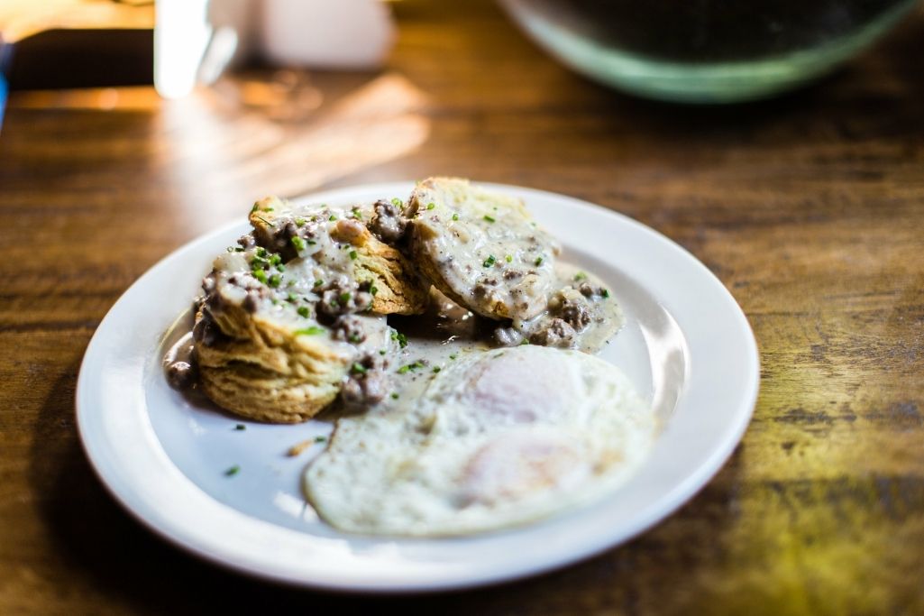 biscuits and gravy with eggs side dish