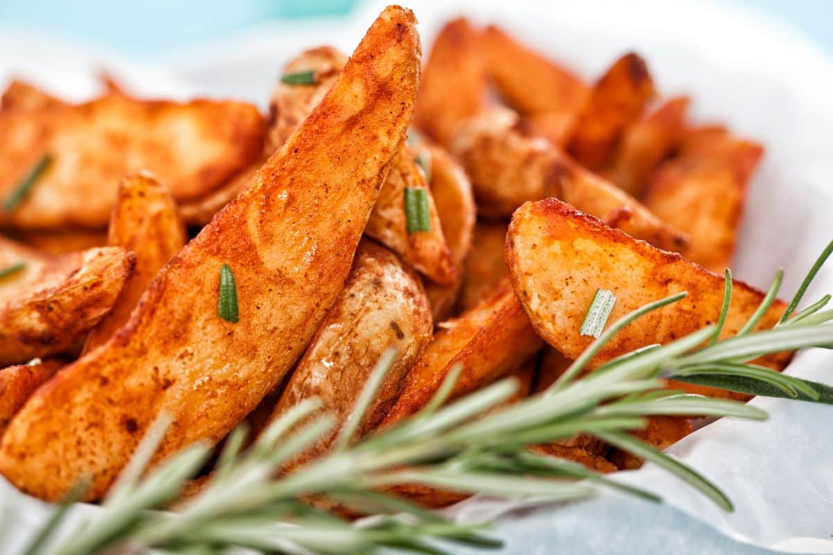 Rosemary and Baked Potato Wedges