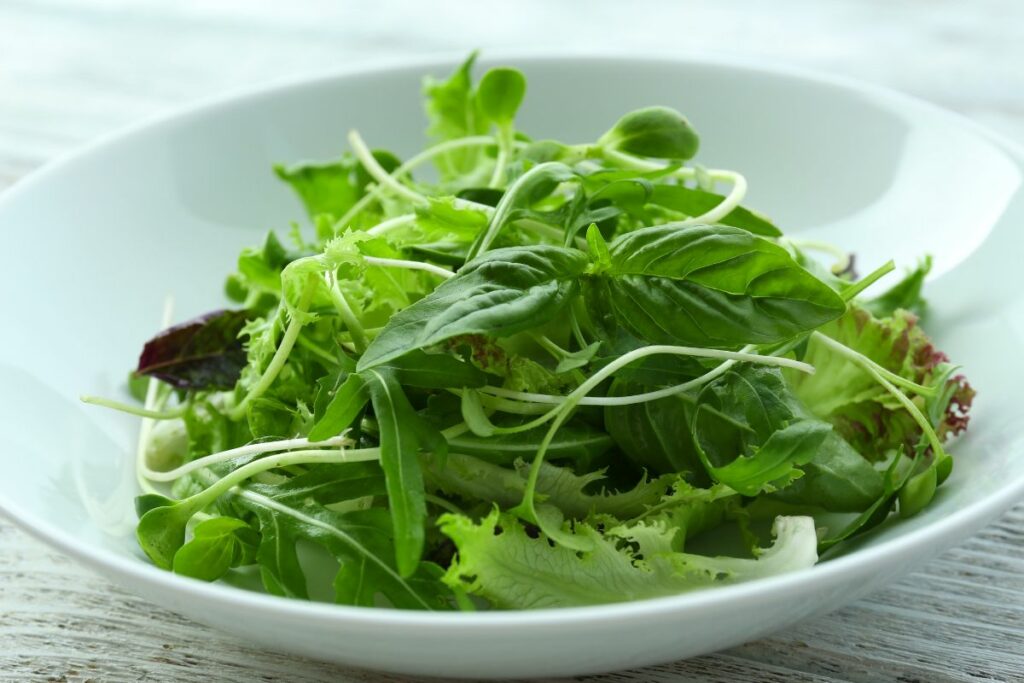 Simple Green Salad - What to serve with frittata