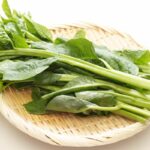 malabar spinach on a bamboo tray - best malabar spinach recipes